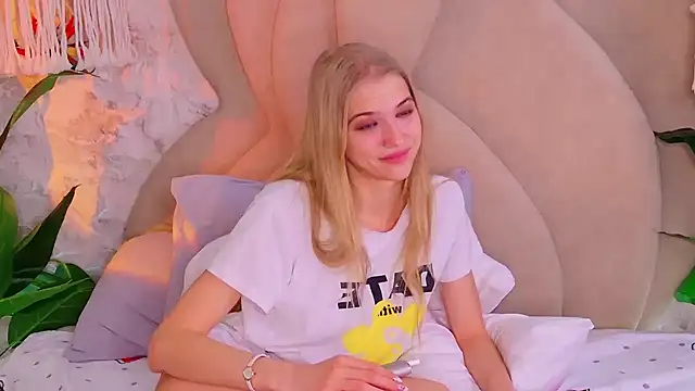 4example_Chloe webcam