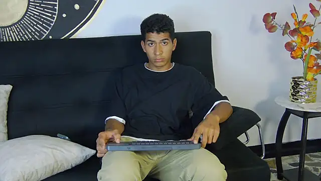 Noah_Greenhart webcam