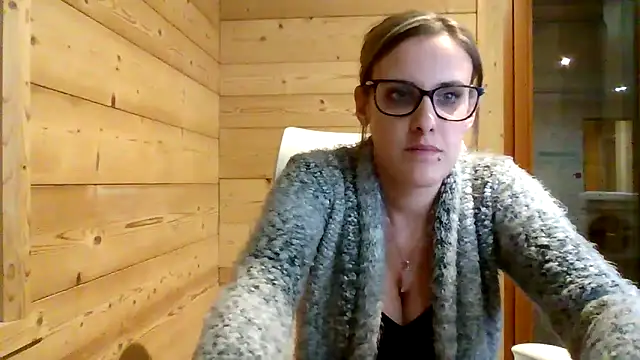 Madame_Callie live webcam from France on Ufotopia – Live Cams & Video Chat