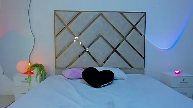 littleslut1 - Littleslut1's free webcam