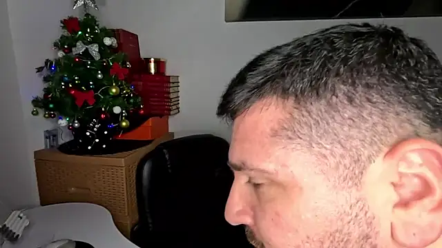 Gold_Alpha_Boy webcam