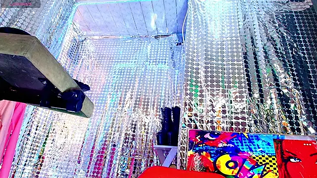 LatexDevil_Blondie webcam