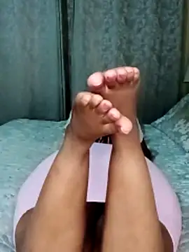 Webcam Model (Luciouslips00)  is live.Free join now!