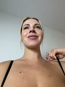 streetdoll (F young) - finger pussy + control 3 min