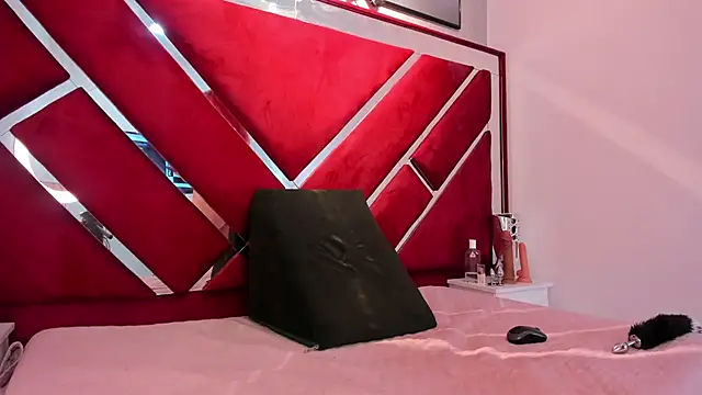 dafne_fire - Dafne_Fire's free webcam