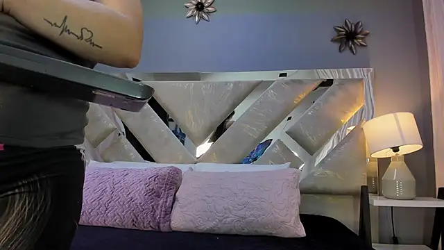 Scarlett_Noirr webcam