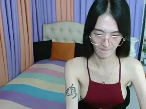 XxTsUncutAskaxX webcam