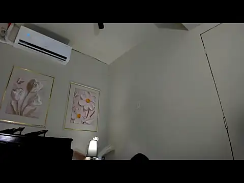 UrMajesticGODDESS webcam