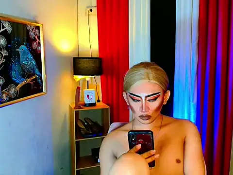 HOLLYWOOD_QUEEN_88 webcam