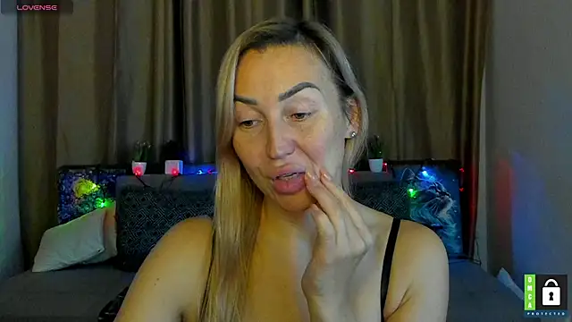 kiss_julli88i - Kiss_julli88I's free webcam - UK Sex Cams