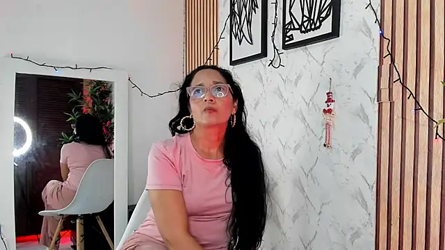 annaarela - AnnaArela's free webcam