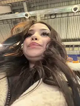 chloe__moon (F young) - squeeze pierced nipples hard in uber