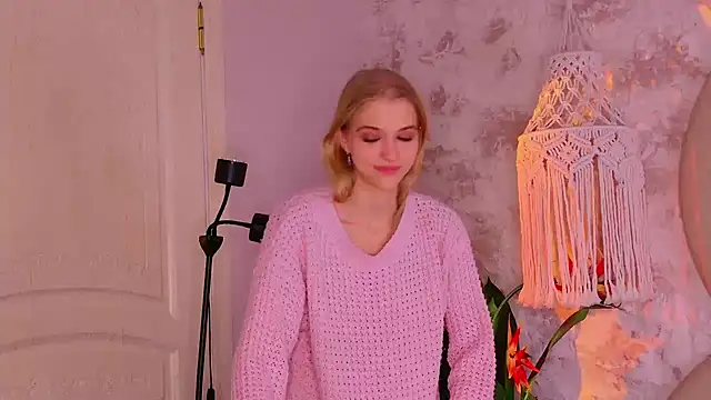 4example_Chloe webcam