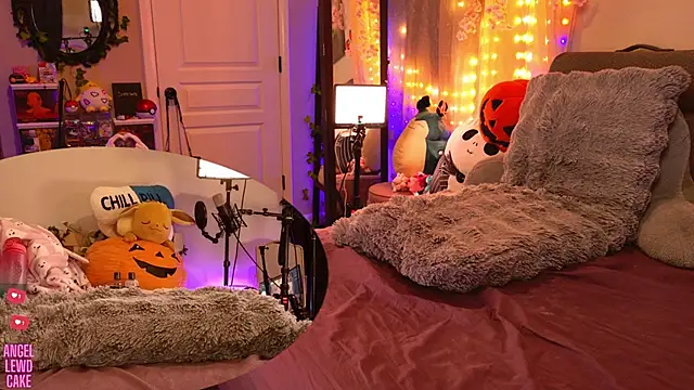 Angel-Lewd-Cake webcam