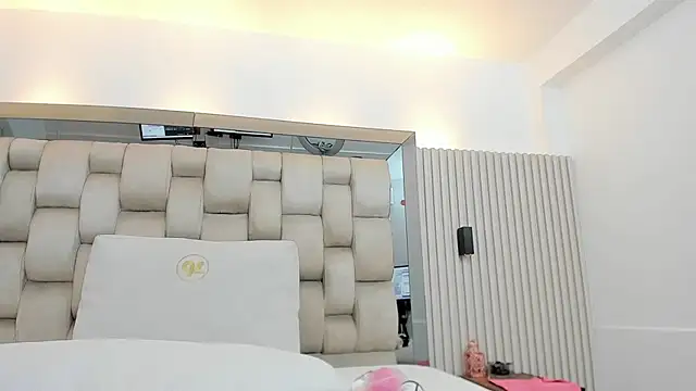 ikia_lopez_ - Ikia_lopez_'s free webcam - UK Sex Cams