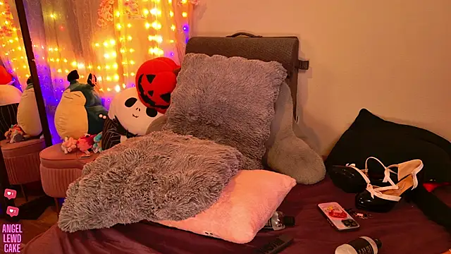 Angel-Lewd-Cake