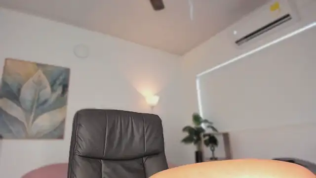 kylie_soraya (F teen) - Spit on tits + rub 💦🥥