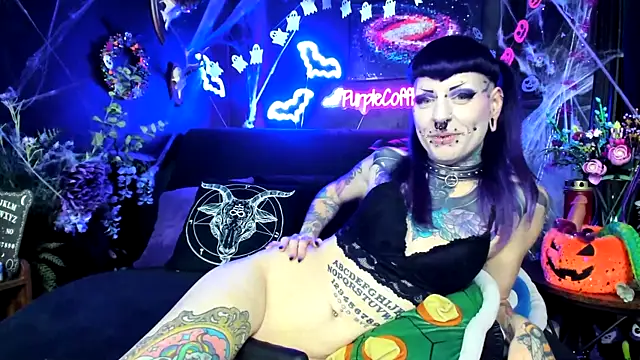 purple_coffin666 (F young) - 3 Videos nach Wahl