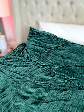 Webcam Model (LoveLillyy)  is live.Free join now!