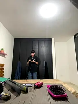 Webcam Model (nico_18x)  is live.Free join now!