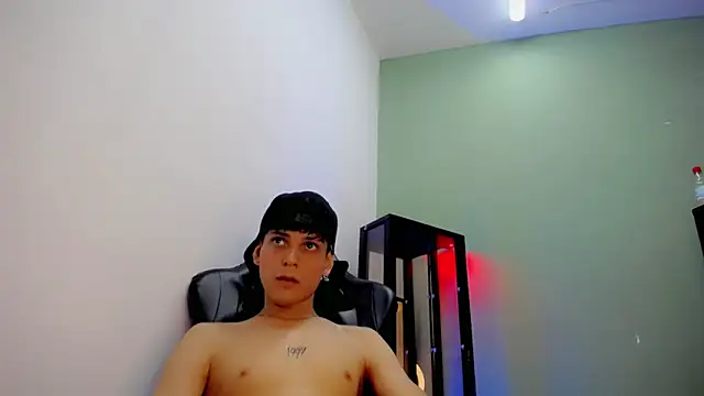 dilan_hott_ (M twink) - cum in public