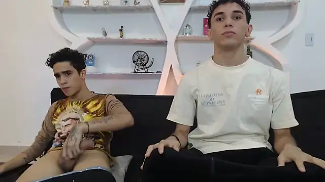 THREE_GUYS_HOT webcam