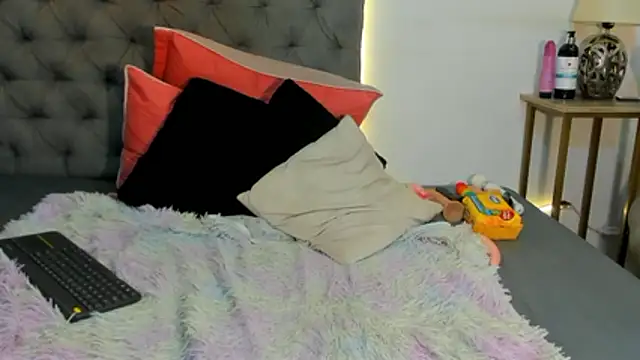 nahiroby_ebony webcam