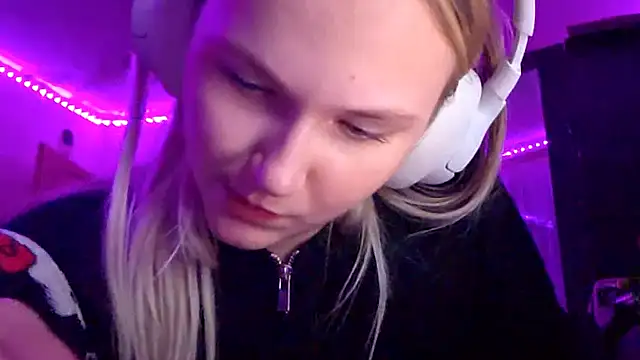 KarinRobertson webcam stripchat model stream image