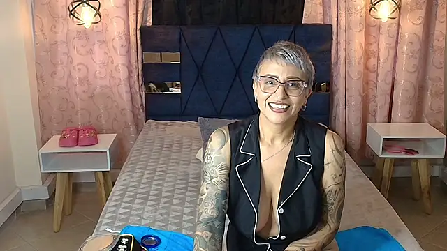 Charlotte__Gray webcam