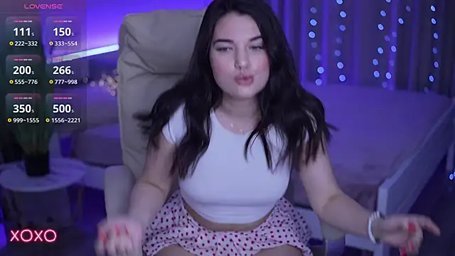 YourLolaBunny webcam