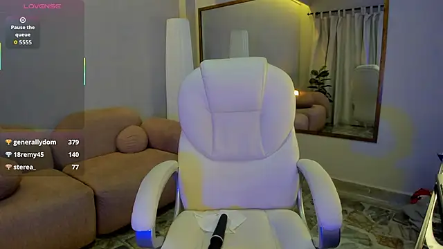 Zhara_Lenoire webcam