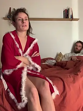 GoldenPussy1329 webcam