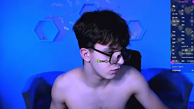 travis_wolf_ webcam