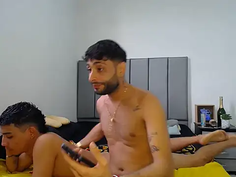 Sexy_accommodating_guys webcam