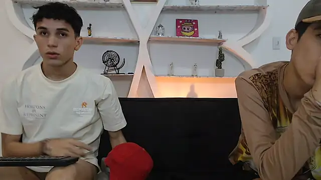 THREE_GUYS_HOT webcam