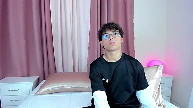 Honeymoon_sariel webcam