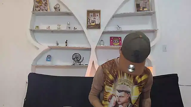 THREE_GUYS_HOT webcam