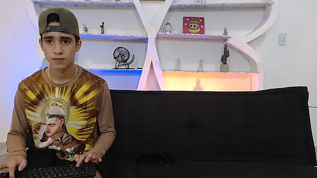 THREE_GUYS_HOT webcam