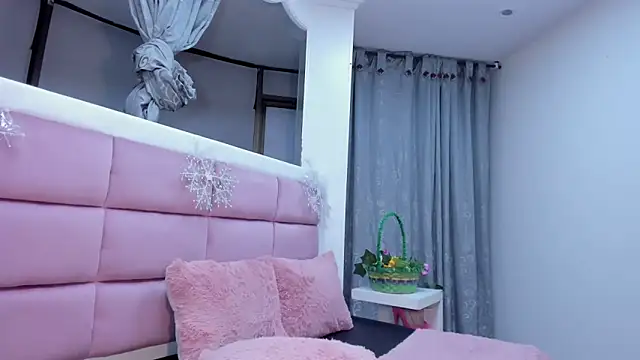 IssadoraJames webcam