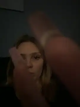 Webcam Model (Sky25x)  is live.Free join now!