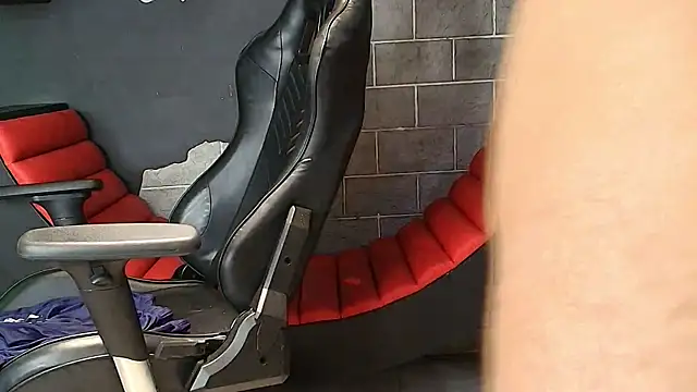 MyStrongSubmissive webcam