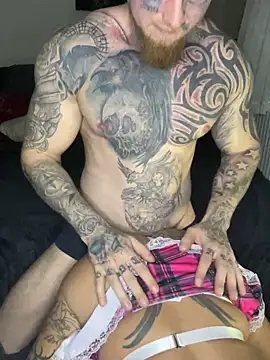 SexyInkedMiilfxx webcam