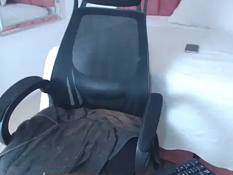 sweetsubmisaxox webcam