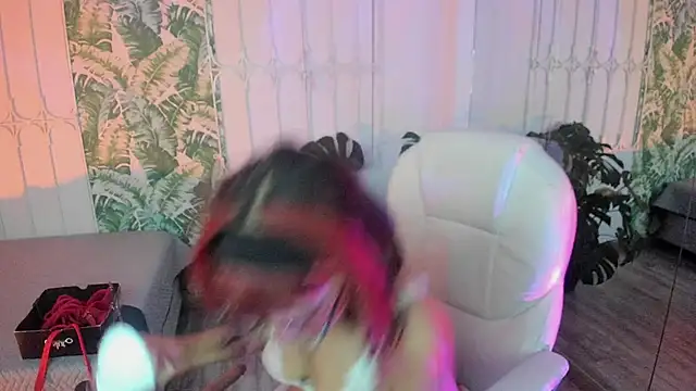 cute_hollywood webcam