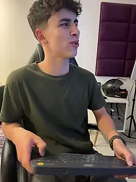 adrianrinaldi (M twink) - dont stopt + show precum