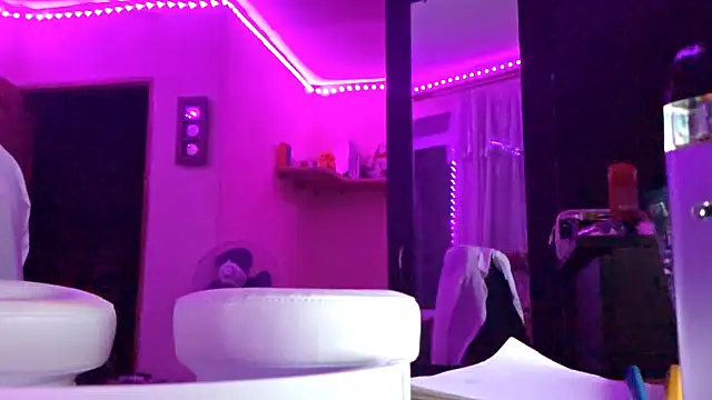 karinrobertson (F teen) - massage naked ass 3 min