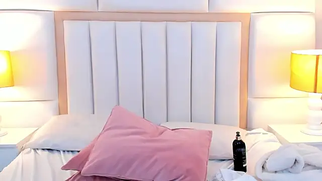 LaylaaDoll webcam stripchat model stream image