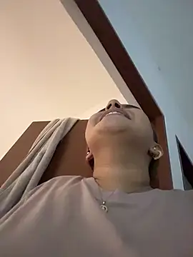 Webcam Model (Colibri_Centaura)  is live.Free join now!