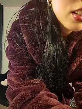 Webcam Model (desiree-doux)  is live.Free join now!