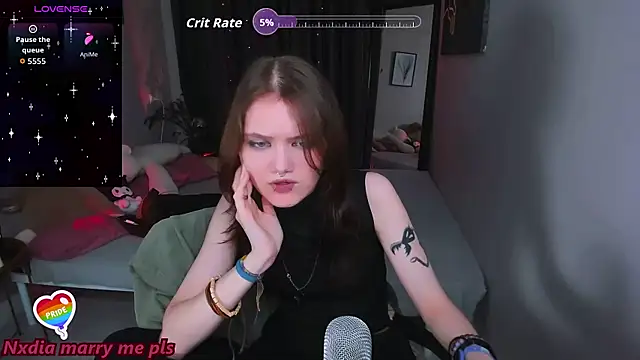 dilara_xbaby (F teen) - tease tits